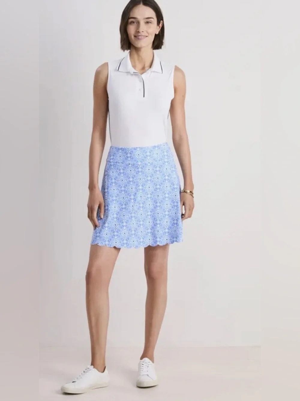NWOT Vineyard Vines Women Performance Scallop Skort Cora Allover blue white tile - Picture 2 of 10